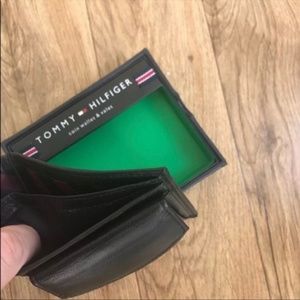 Tommy Hilfiger Bags - New Tommy Hilfiger Men’s Black Leather Coin Wallet Tommy Hilfiger Bags - New Tommy Hilfiger Men’s Black Leather Coin Wallet